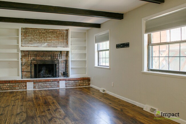 Building Photo - 8586 E Lakeview Dr