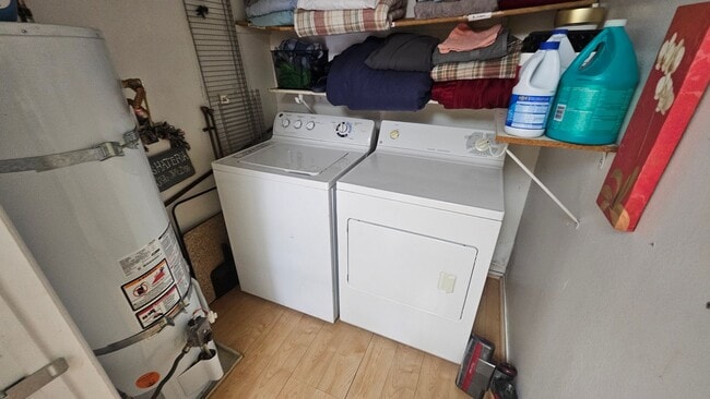 Building Photo - PARTIALLY FURNISHED 3 BEDROOM TOWNHOME NEAR CHINATOWN & STRIP