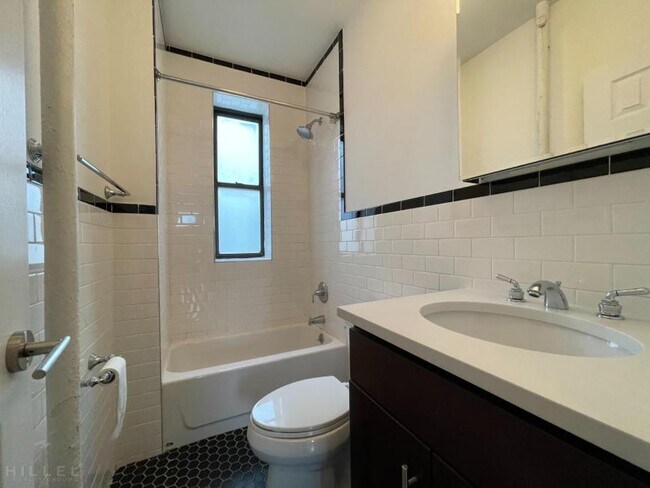 Building Photo - 1 bedroom in ASTORIA NY 11106