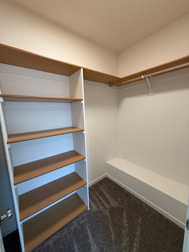 Building Photo - Located in SE Lincoln! Newer ranch townhome with 2 stall garage. Spacious 3 bedrooms/3 bathroom, ...