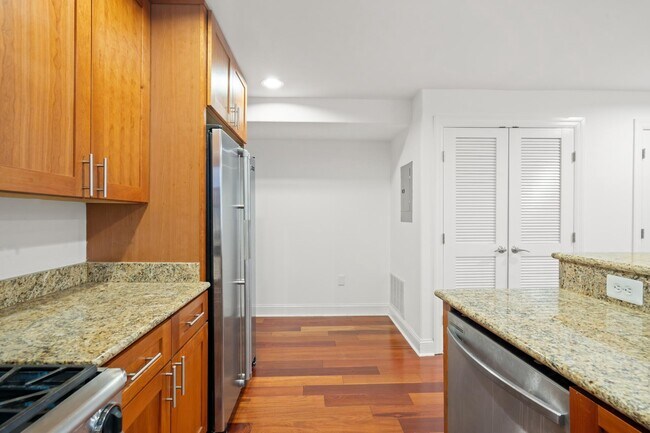 Building Photo - 1354 Euclid St NW