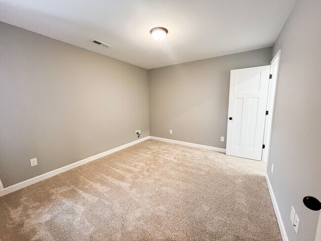 Building Photo - Single-Family Home in Hopkinsville with Fe...
