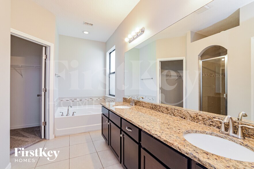 Building Photo - 607 Silverthorn Pl