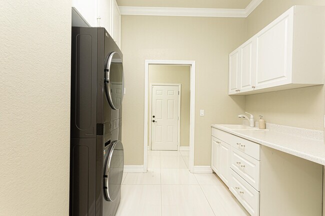 Building Photo - 3352 Siena Cir