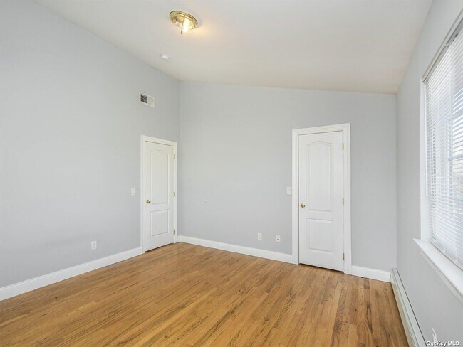 Building Photo - 48 Marwood Rd S