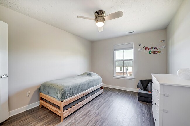 Building Photo - 7905 Pinnacle Point Dr