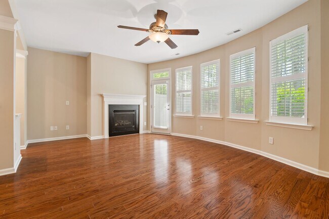 Building Photo - Renovated Cary Townhome | 3BR + Garage | Near RTP & RDU