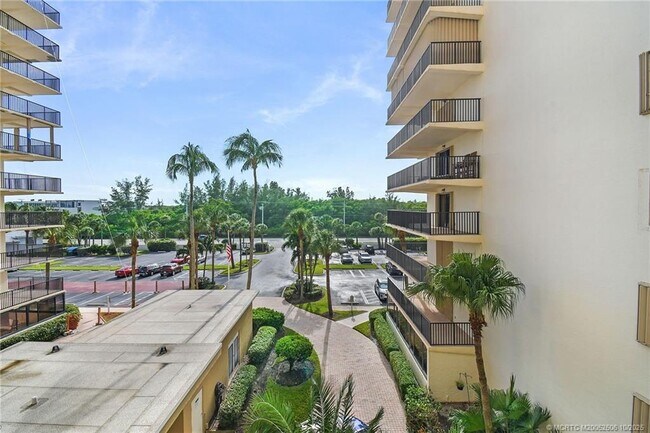Building Photo - 10044 S Ocean Dr