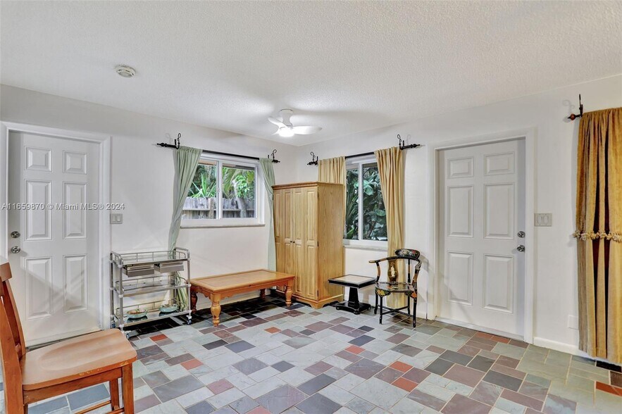 Building Photo - 1690 NE 34th Ln