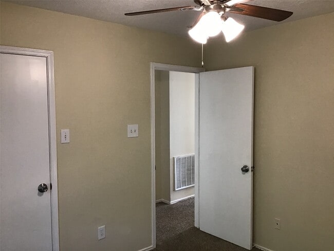 Building Photo - 11802 Sunny Stream Dr