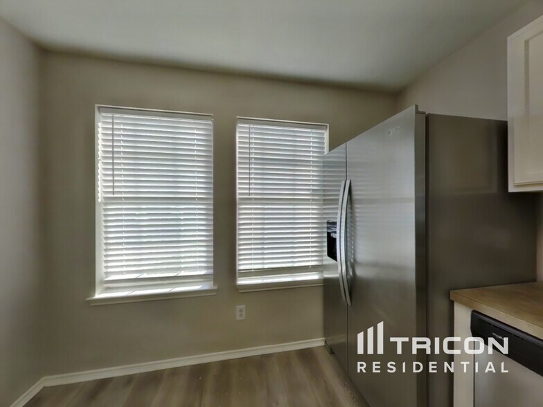 Building Photo - 22823 Sugar Bear Dr