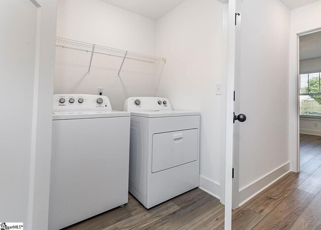 Building Photo - 152 Creekhill St