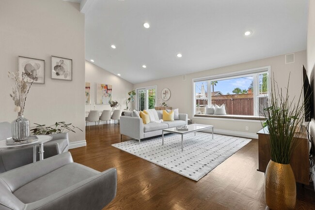 Primary Photo - 841 W Latimer Ave