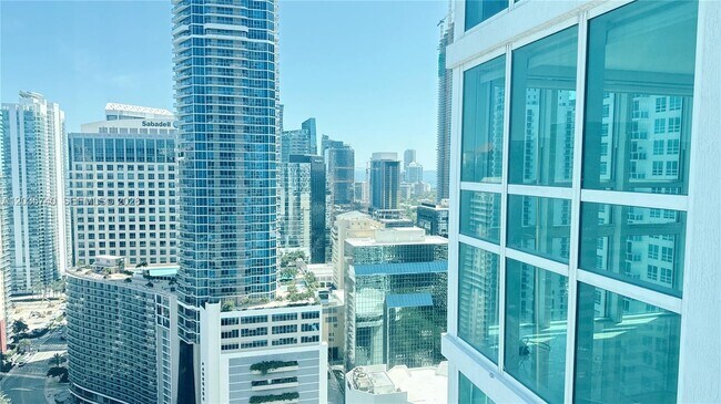 Building Photo - 950 Brickell Bay Dr