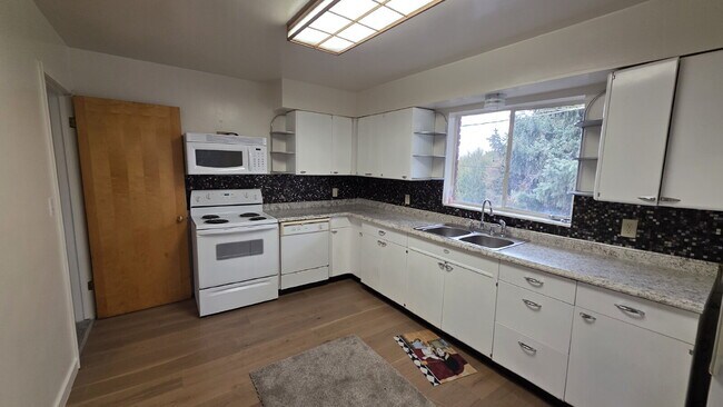 Building Photo - 1060 36th St