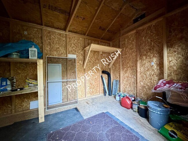 Building Photo - 1110 Fernway Cir