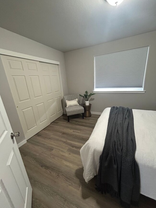 Building Photo - Beautifully Furnished Brand New 5 Bedroom ...
