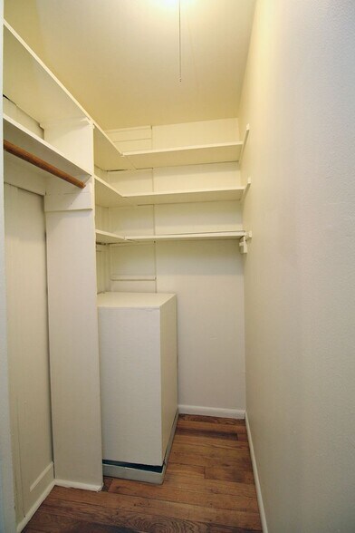 Building Photo - 6923-6923 NE Prescott St