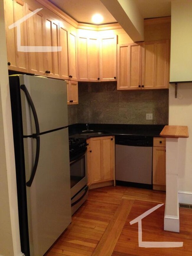 Building Photo - Nice 3 bed in Brookline