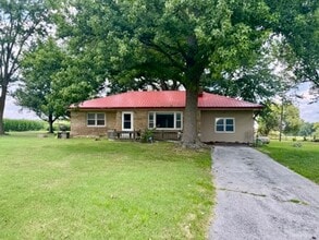 Building Photo - 3-Bedroom Country Home on Nearly 5 Acres with Detached Garage