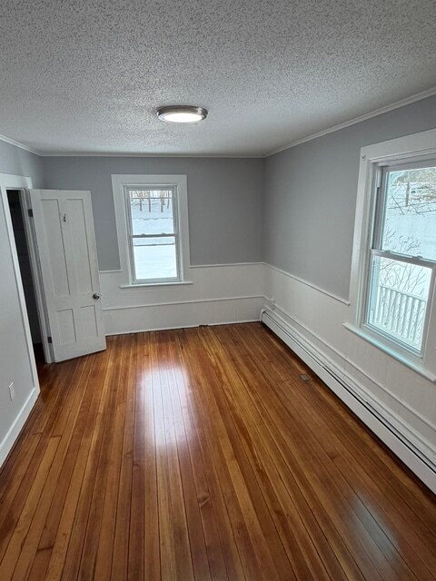 Building Photo - 122 River Rd