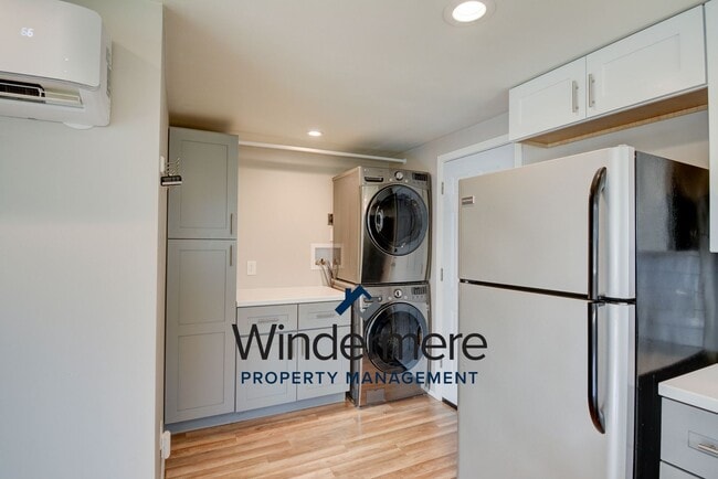 Building Photo - Charming 1 bed 1 bath With A View