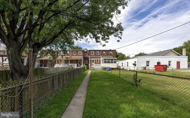 Building Photo - 337 Stuart Ave