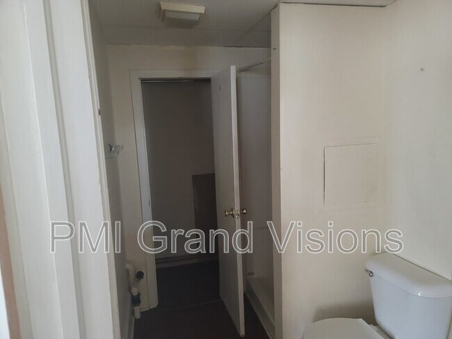 Building Photo - 601 1/2 Monroe