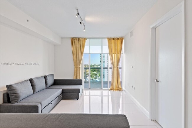 Building Photo - 1871 NW S River Dr