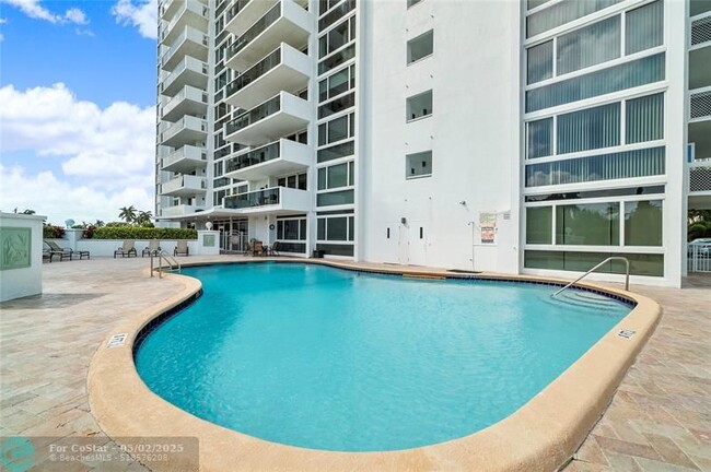 Building Photo - 2715 N Ocean Blvd