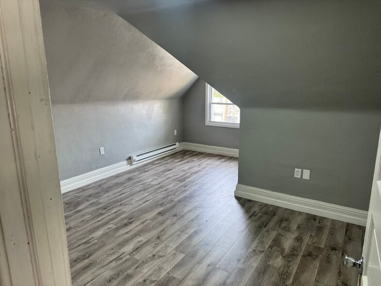 Building Photo - 506 4th St