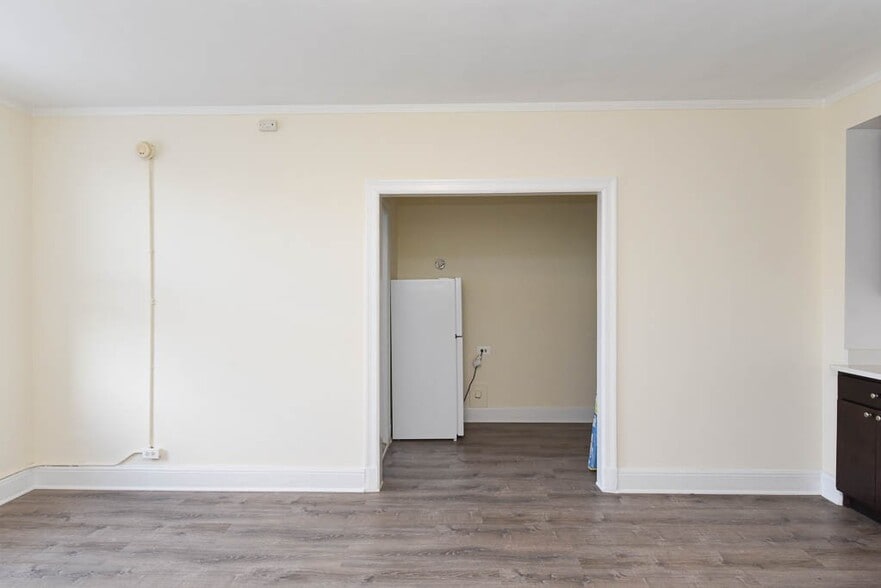 Building Photo - 3335 W Diversey Ave