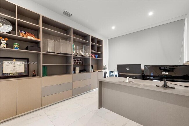 Building Photo - 7455 NW 103rd Pl