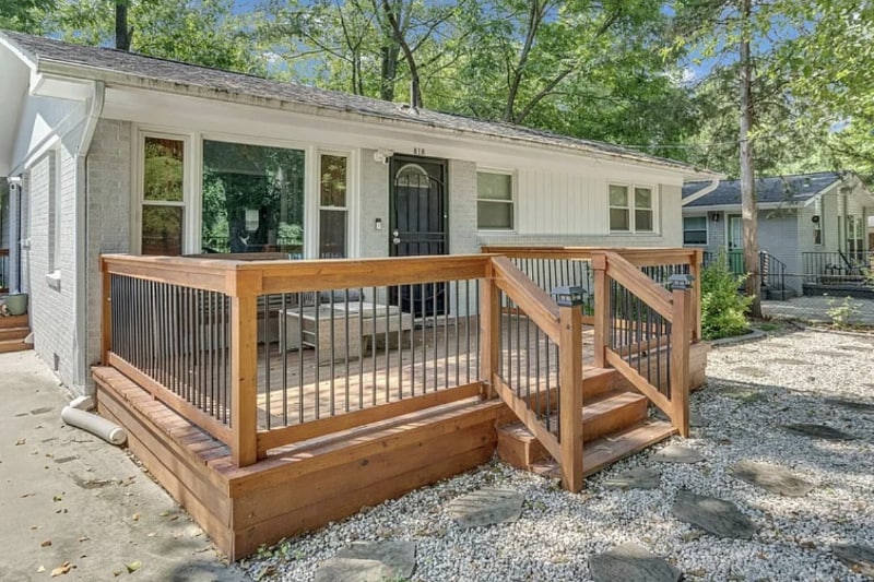 Building Photo - 618 Troy St