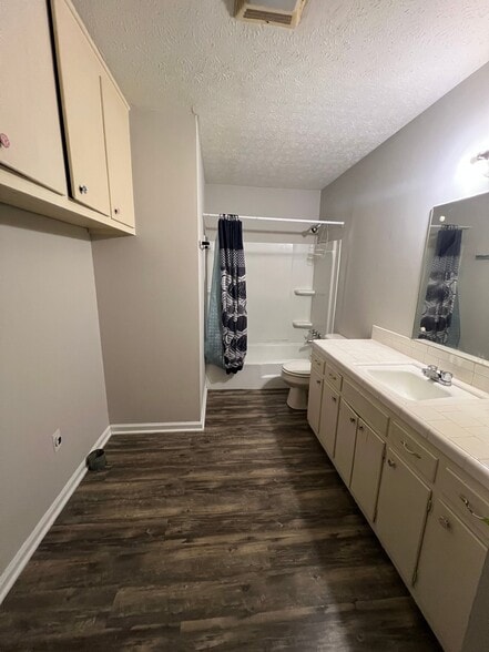 Building Photo - 1244 Crewdson Dr