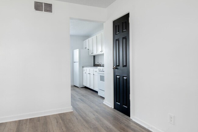 Building Photo - 63 Midland Heights Cir