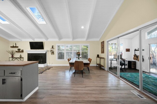 Building Photo - 55 Normandy Ln
