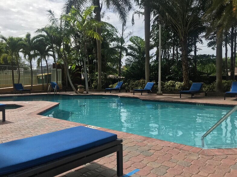 Building Photo - 3500 Coral Way