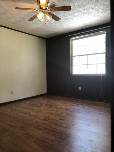 Bedrooms - Pinewood Court Apartments
