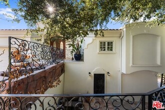 Building Photo - 3782 Berry Dr