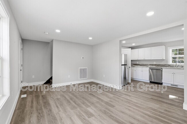 Building Photo - 2415 Piedmont St NW