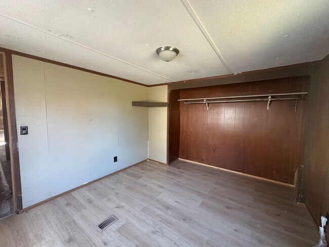 Building Photo - 450 Harmon Ln