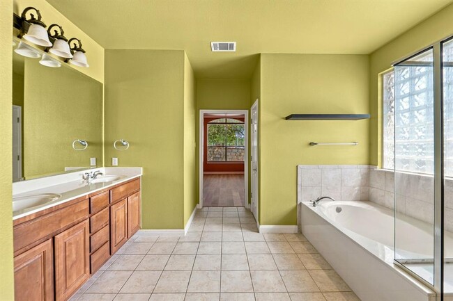 Building Photo - 2909 Arbor Ct