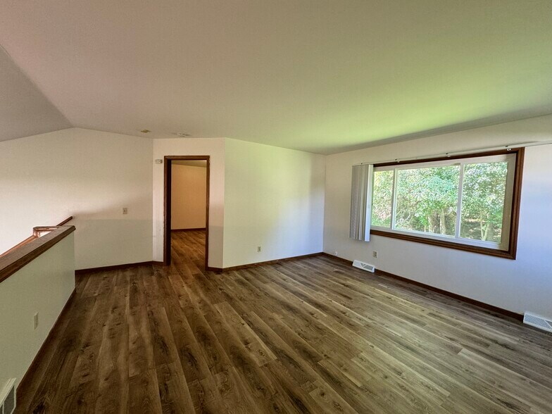 Living room - 893 S Main St