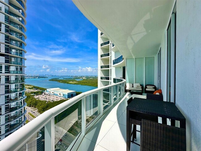 Building Photo - 15811 Collins Ave
