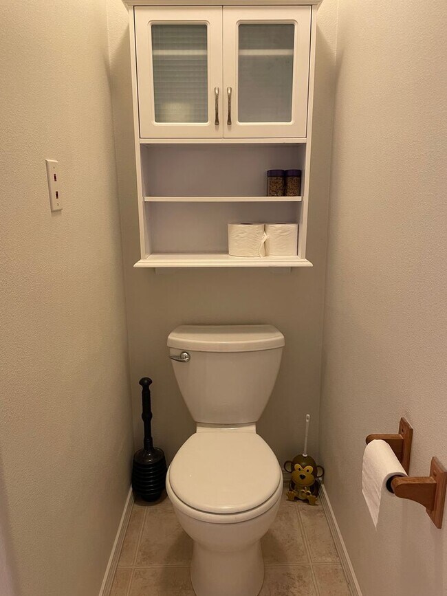 Building Photo - FANTASTIC 4 Bed 2.5 Bath Home in Salmon Creek! HUGE side yard and back yard! Extra large private ...