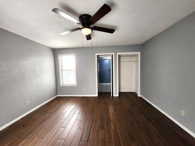 Building Photo - 3 bedroom for rent in NE Tallahassee, wood floors, Privacy Fenced yard, available early March 202...