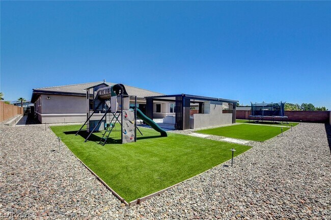 Building Photo - 8477 Wolf Mountain Ct