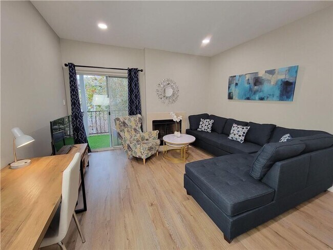 Building Photo - Edgecreek Condo for Lease