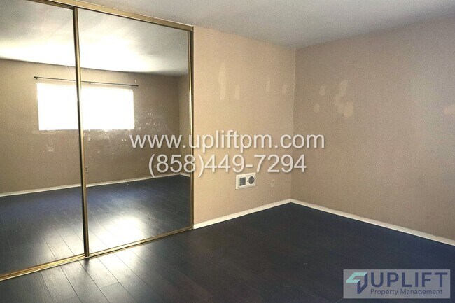 Building Photo - 1 Bed, 1 Bath Condo in Gated Community wit...